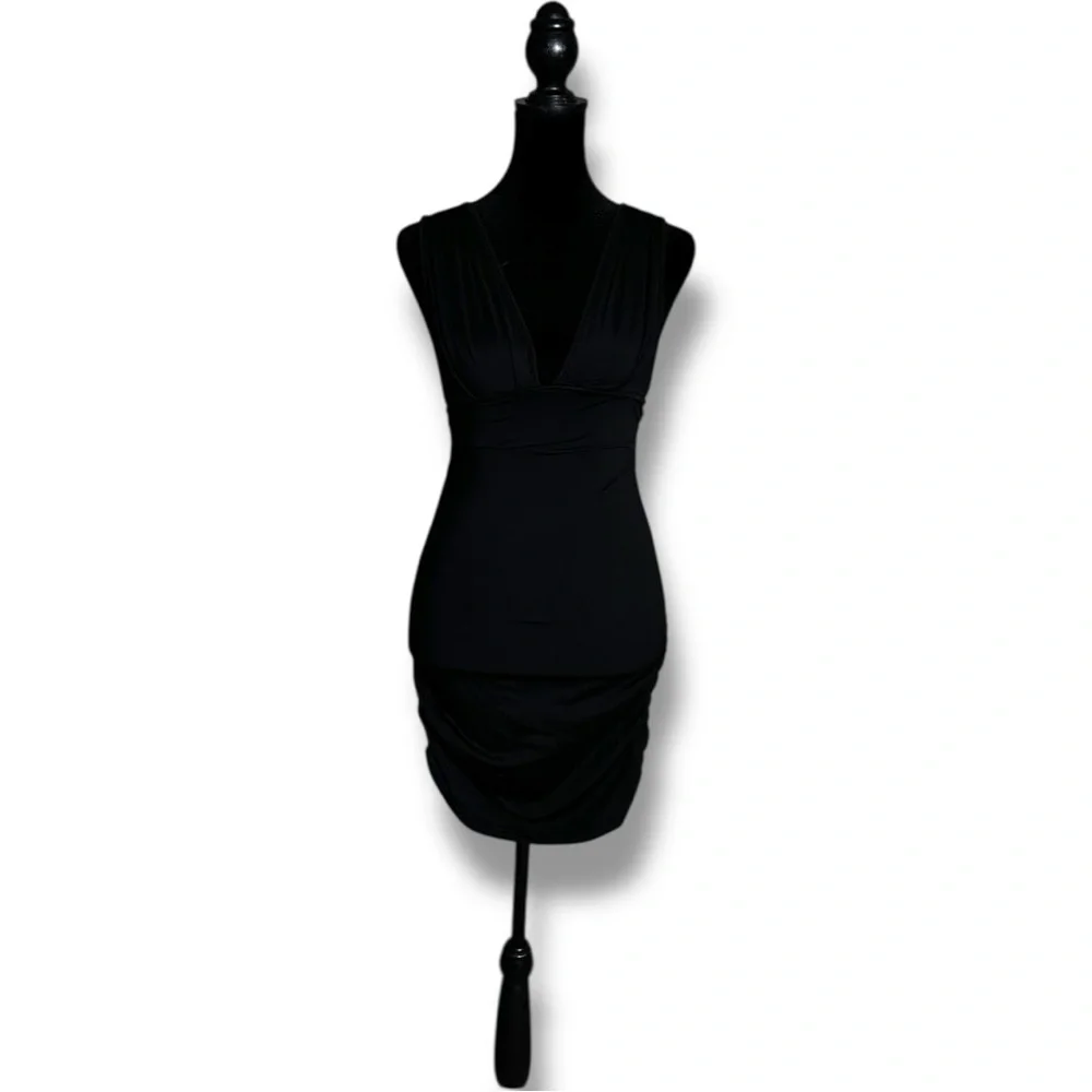 Unbranded Stretchy and Rouched on Sides Stylish Black V-Neck Bodycon Dress